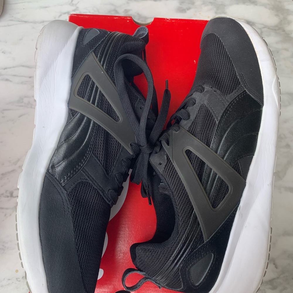 PUMA black white Ariel adult size 11 – – men’s 11 like new: not worn outside